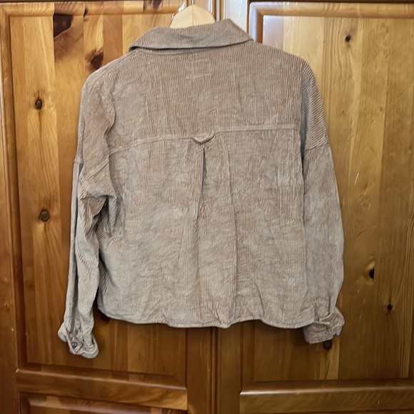 American Eagle Corduroy Cropped Shacket - Picture 2 of 4